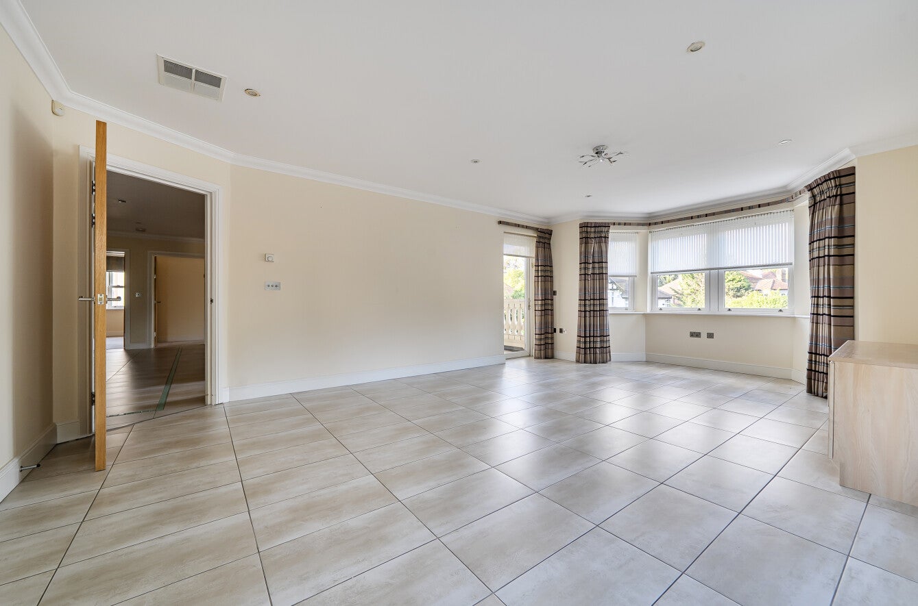 Flat Waverley Grove in Greater London
