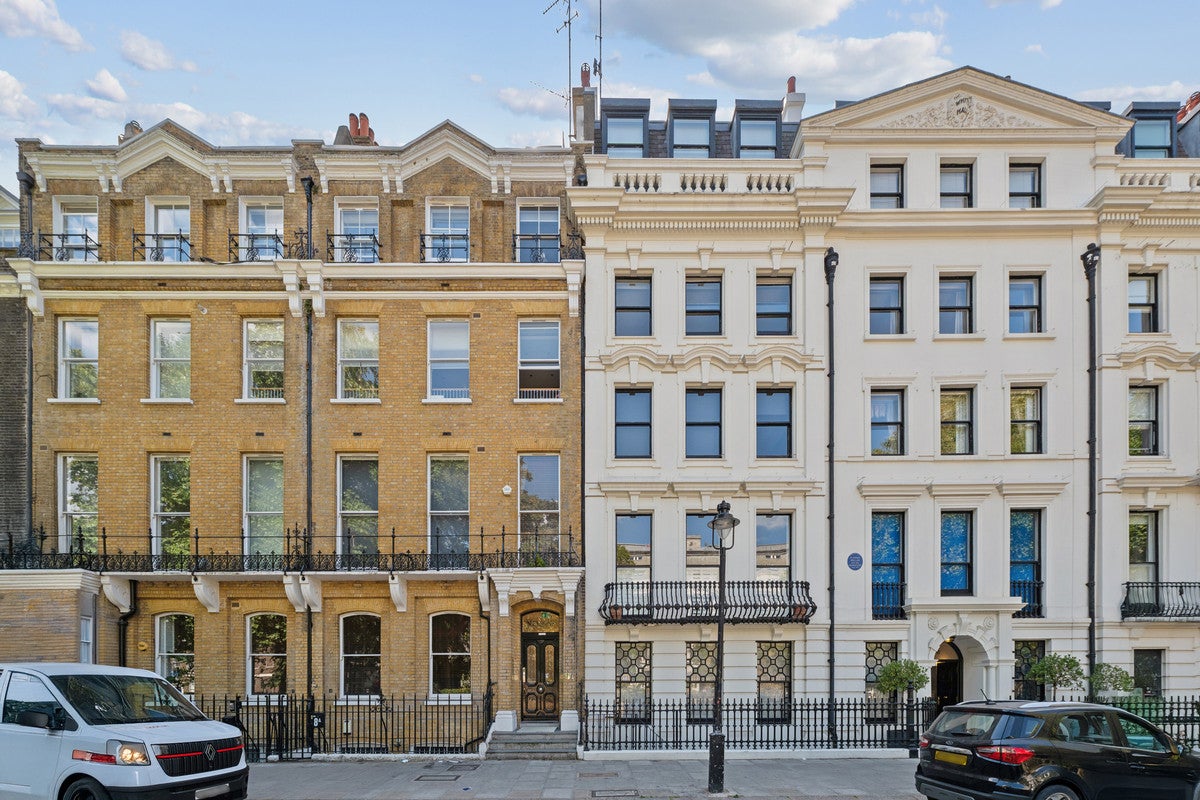 Flat Bloomsbury Square in Greater London