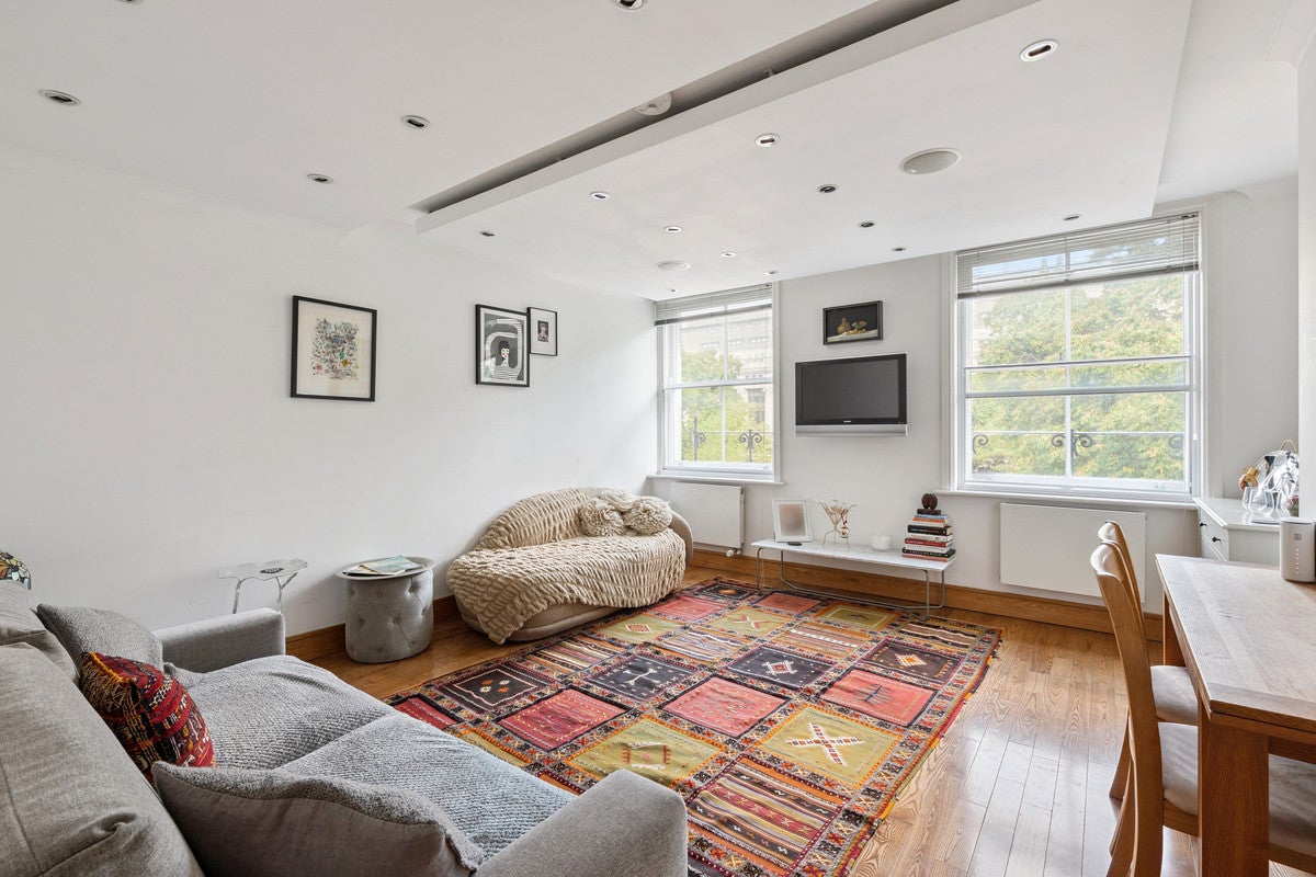 Flat Bloomsbury Square in Greater London