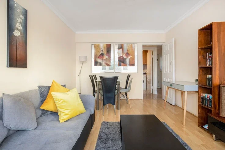 Flat Dingley Road in Greater London