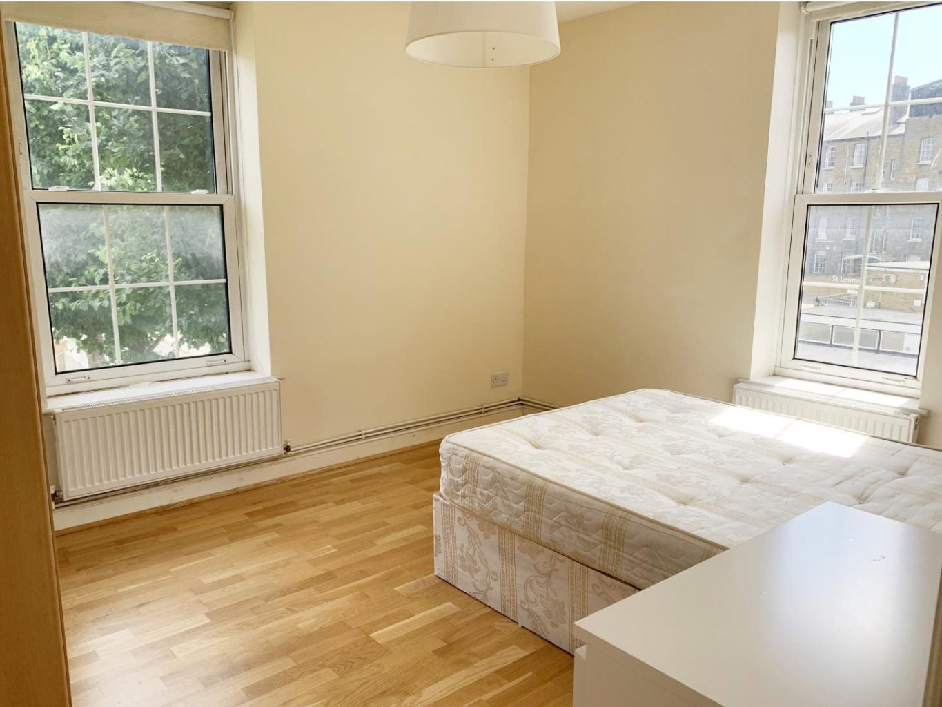 Flat Nuttall Street in Greater London