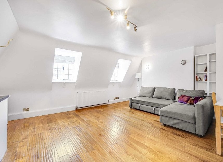 Flat Palace Court in City of Westminster