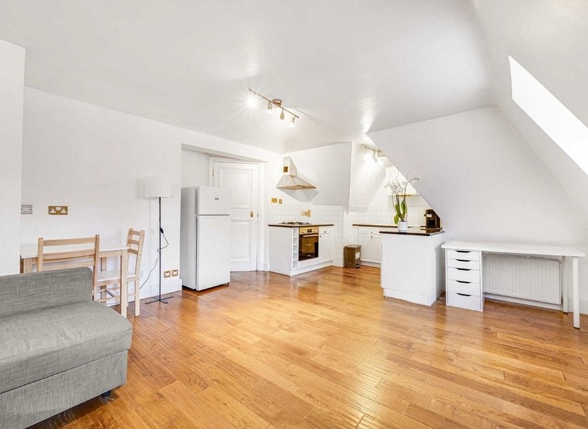 Flat Palace Court in City of Westminster