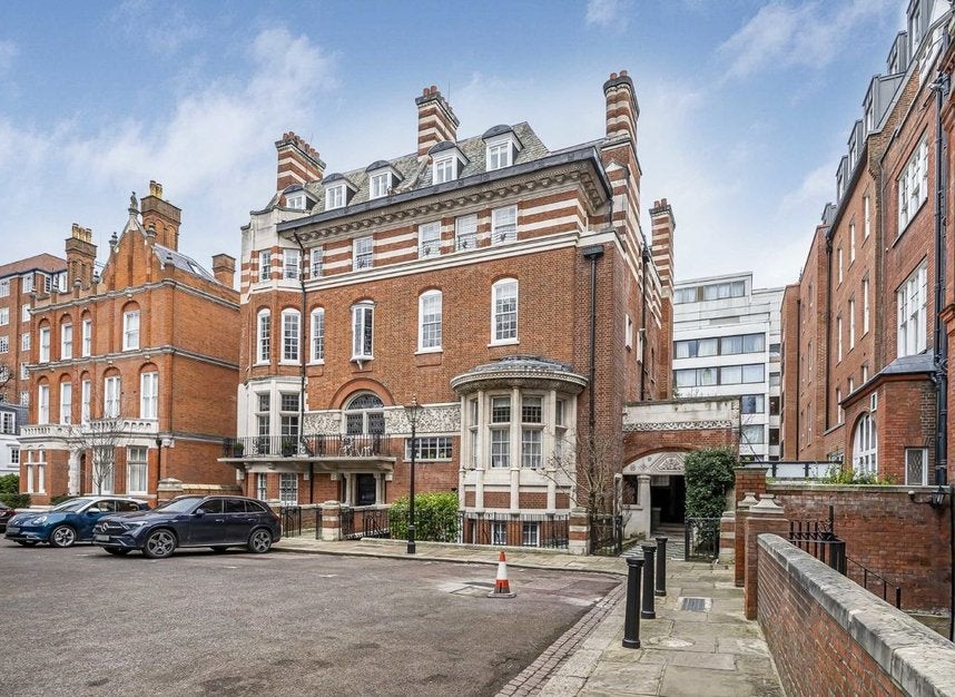 Flat Palace Court in City of Westminster