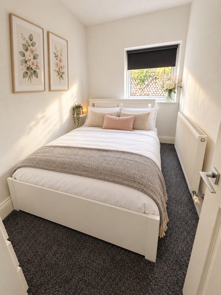 Room Century Yard in Greater London