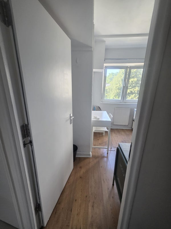 Room Compton Street in Greater London