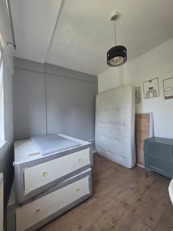 Room Compton Street in Greater London