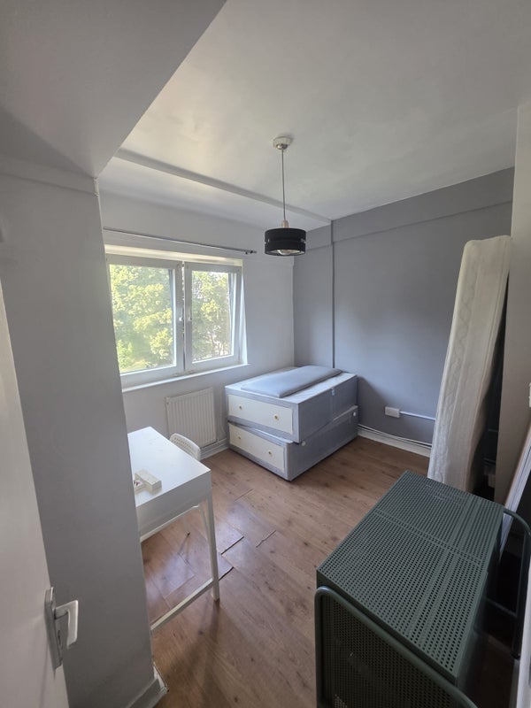 Room Compton Street in Greater London