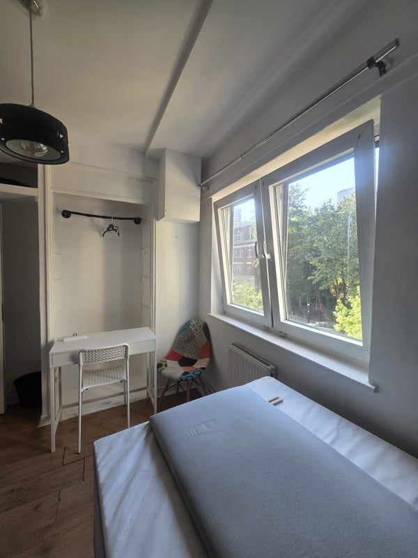 Room Compton Street in Greater London