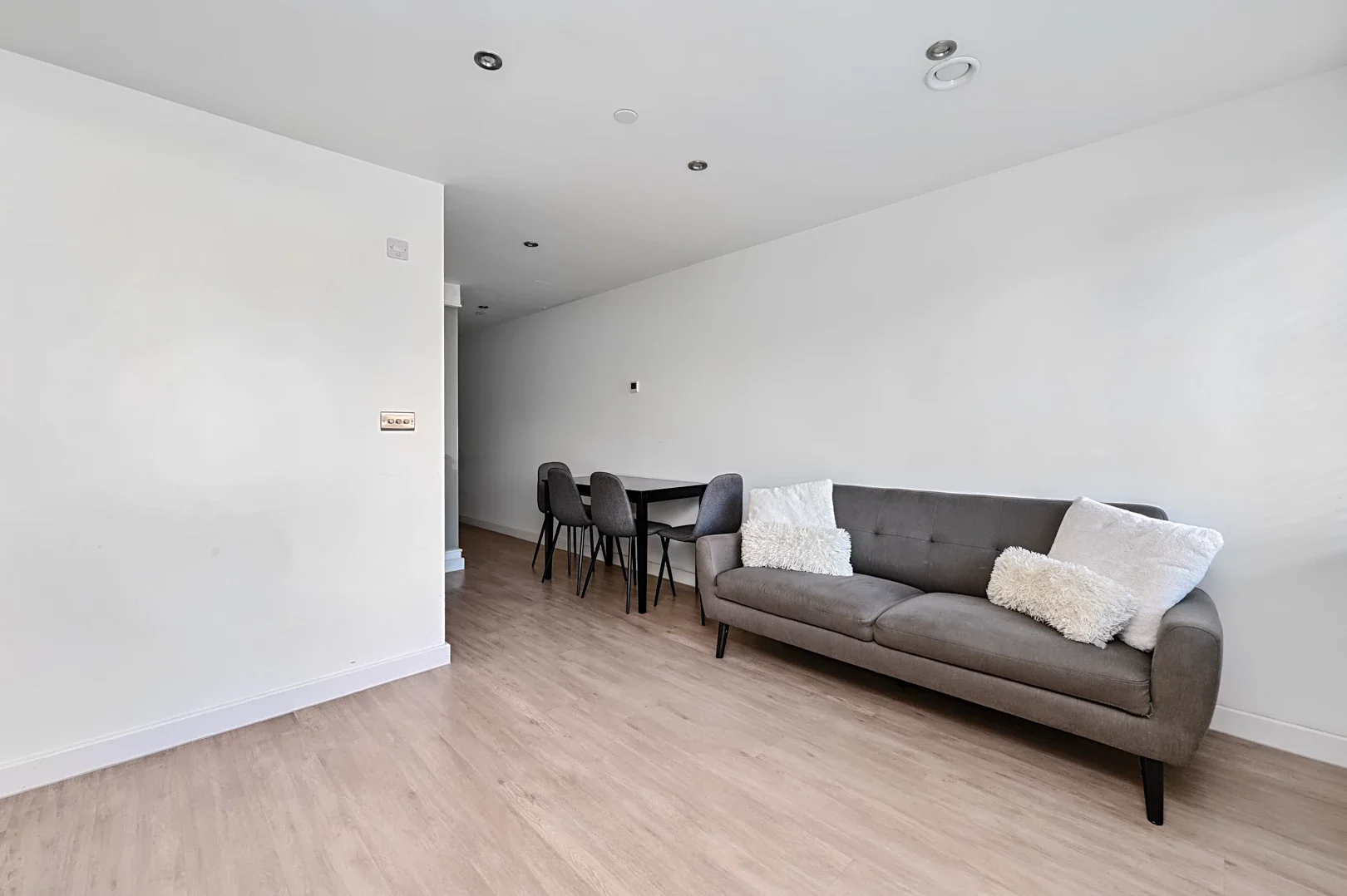 Flat Goldsworth Road in Woking