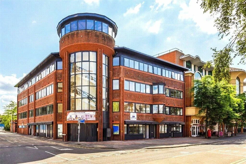 Flat Goldsworth Road in Woking