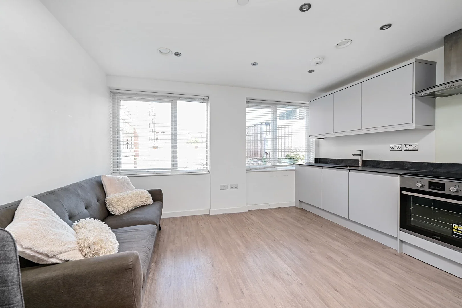 Flat Goldsworth Road in Woking