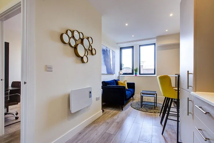Flat Ewell Road in Greater London