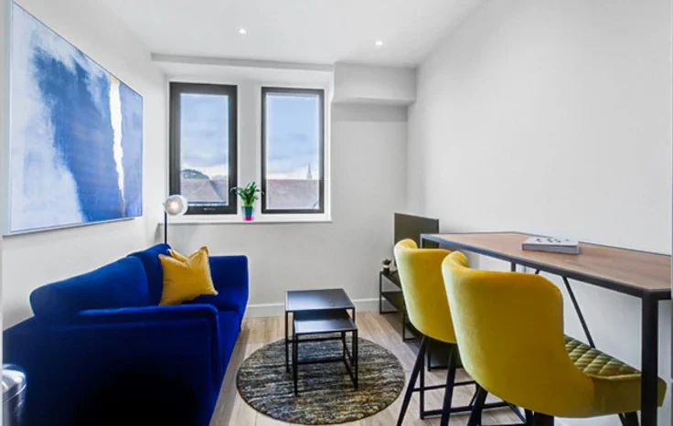 Flat Ewell Road in Greater London