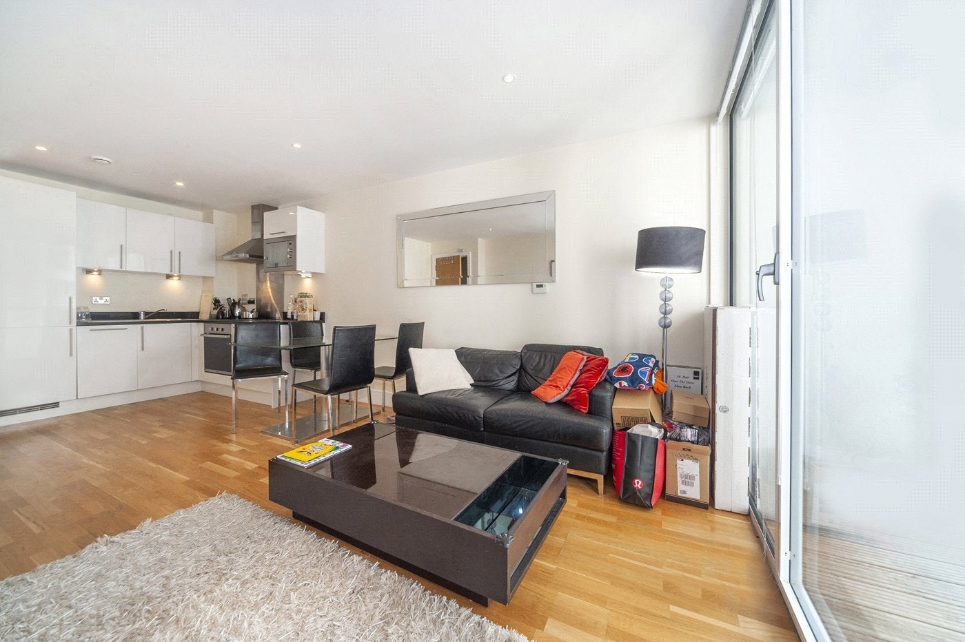 Flat Dockyard Lane in Greater London