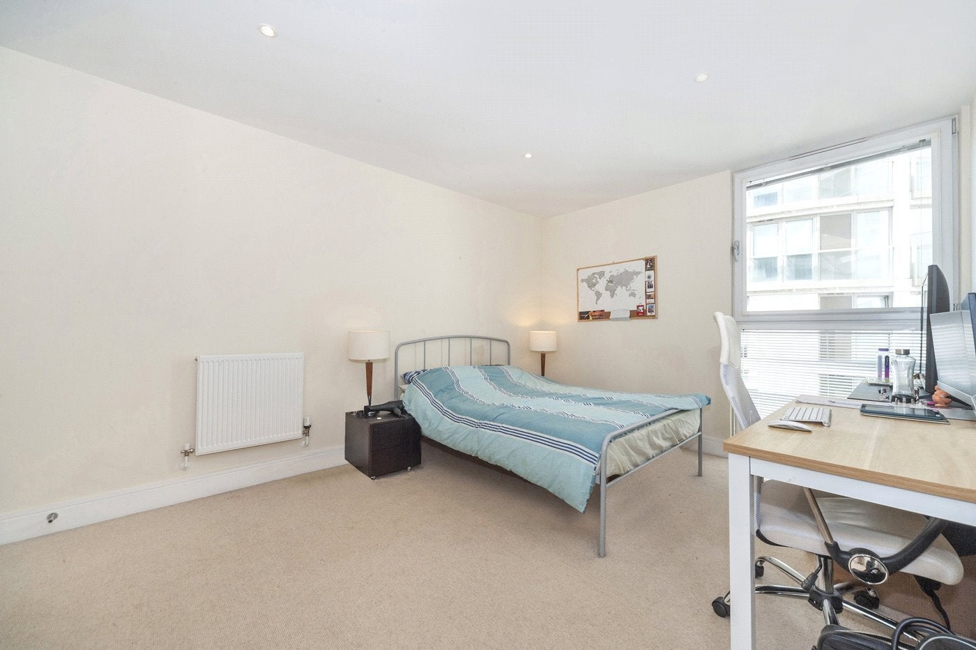 Flat Dockyard Lane in Greater London