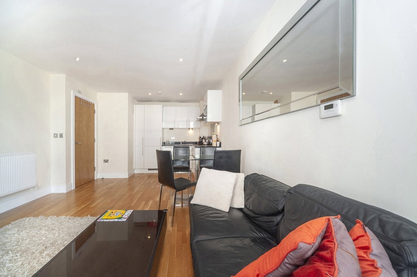 Flat Dockyard Lane in Greater London