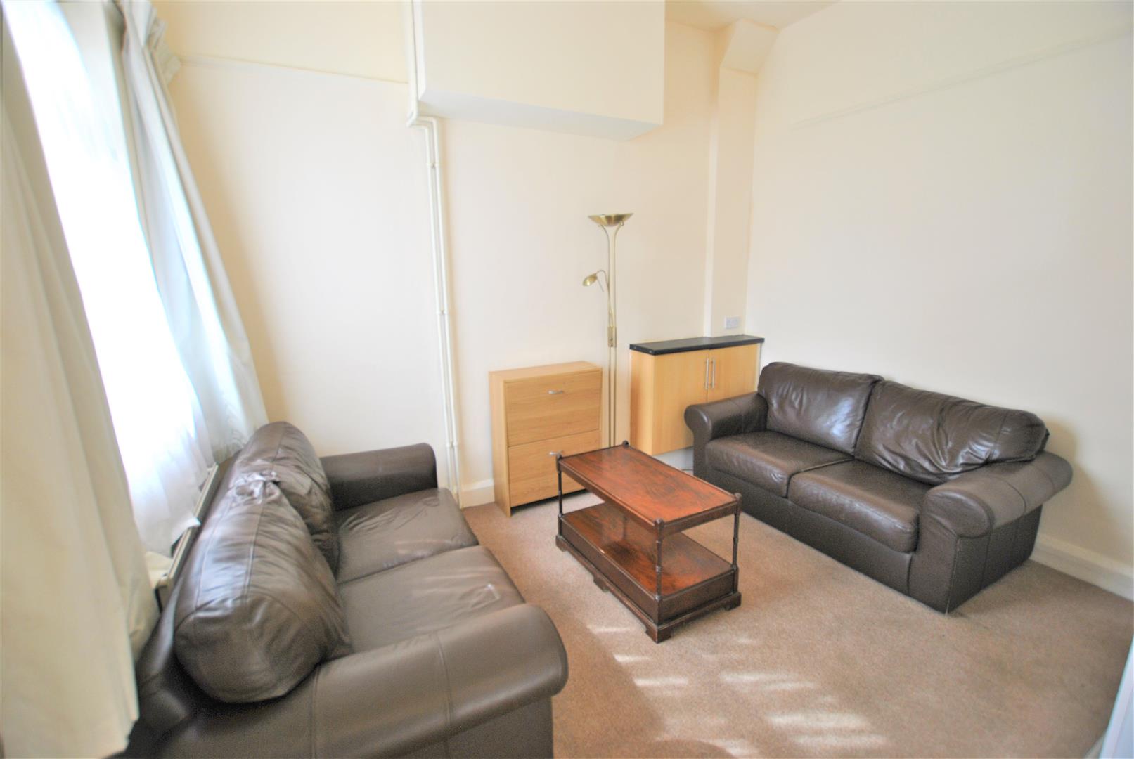 Room Dellfield Crescent in Greater London