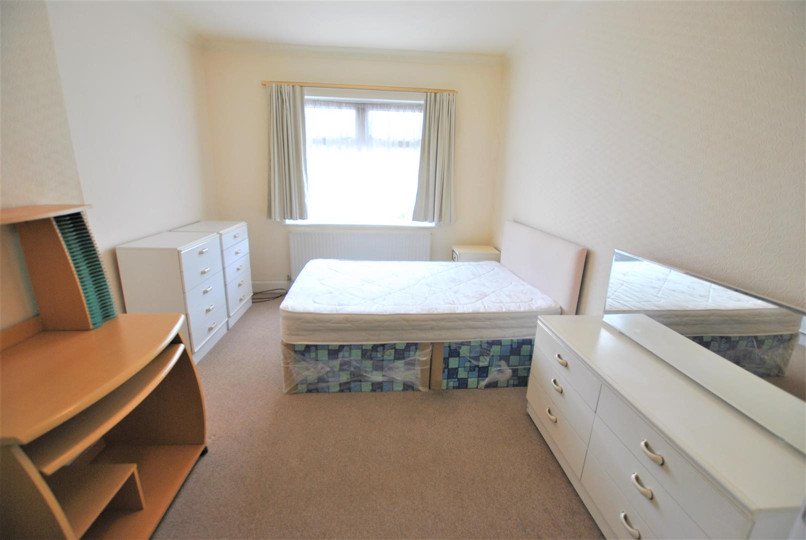 Room Dellfield Crescent in Greater London