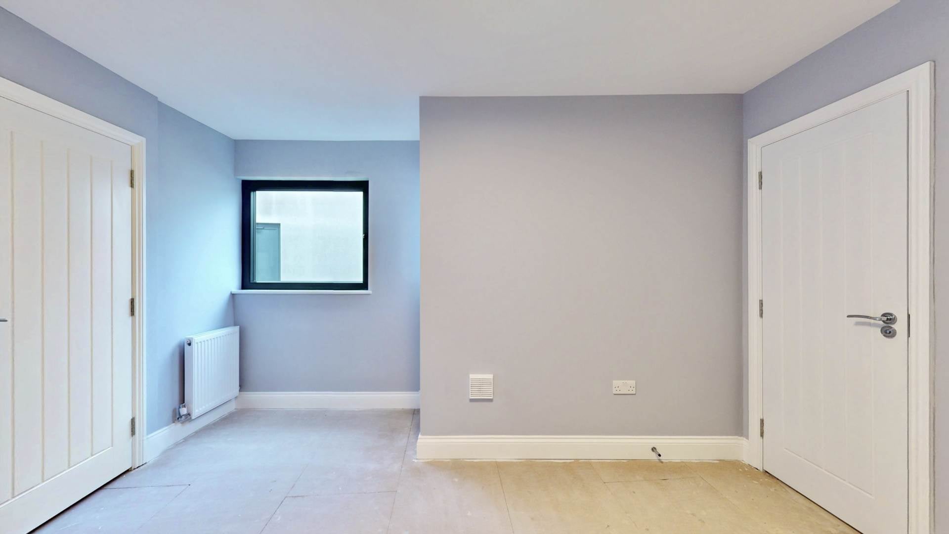 Flat Hanworth Road in Greater London