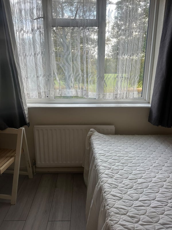 Room Park Lane in Greater London