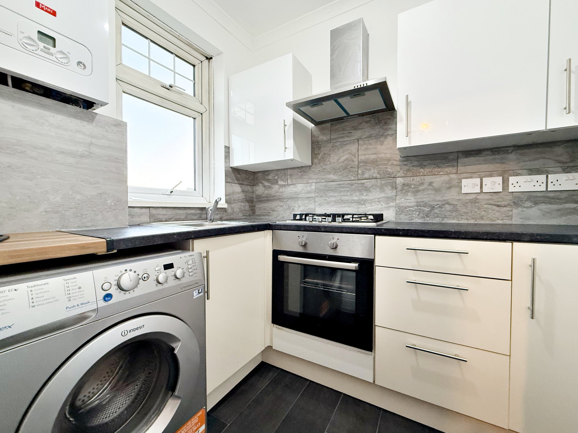 Room Spring Grove Road in London