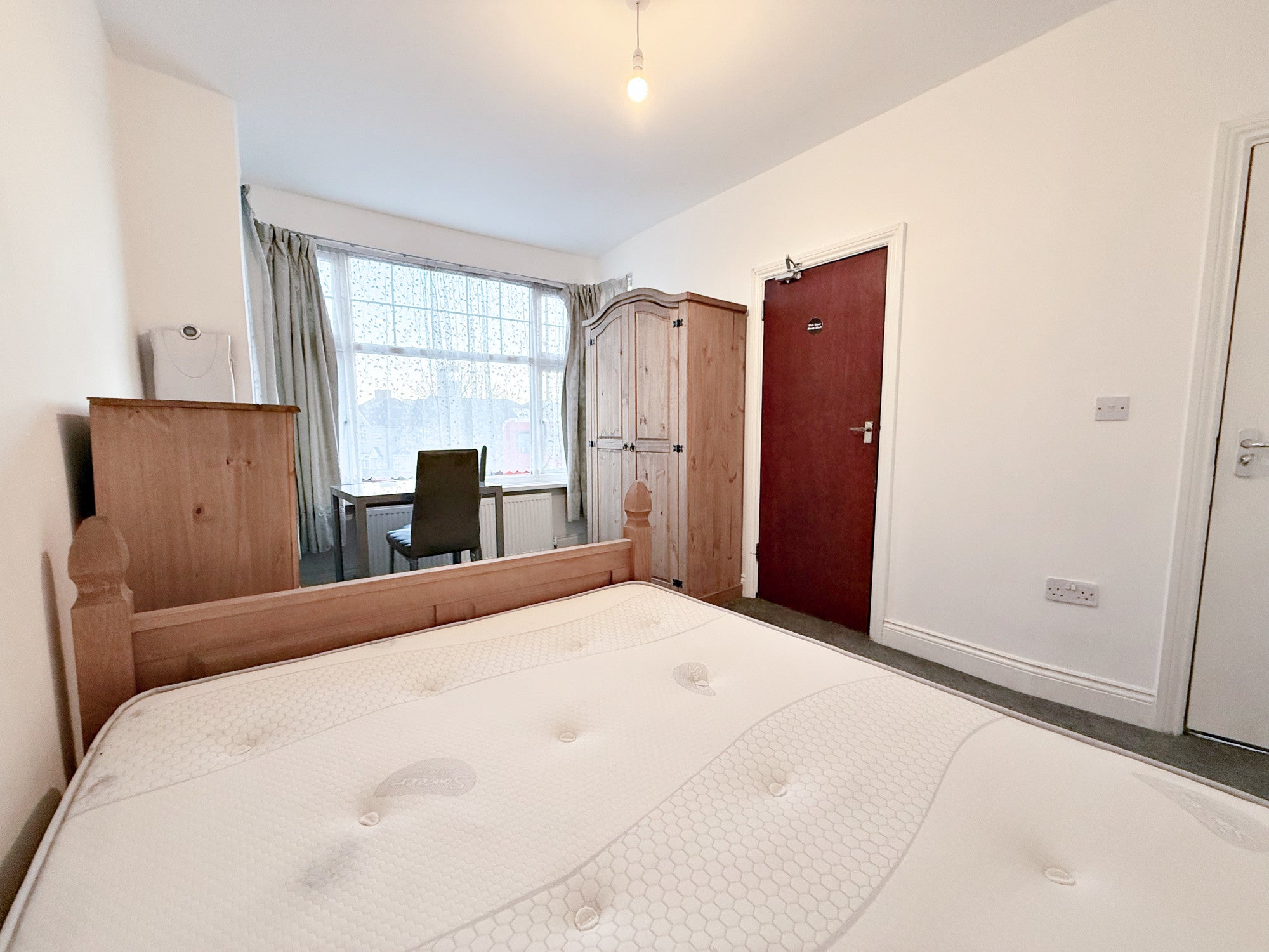 Room Spring Grove Road in London