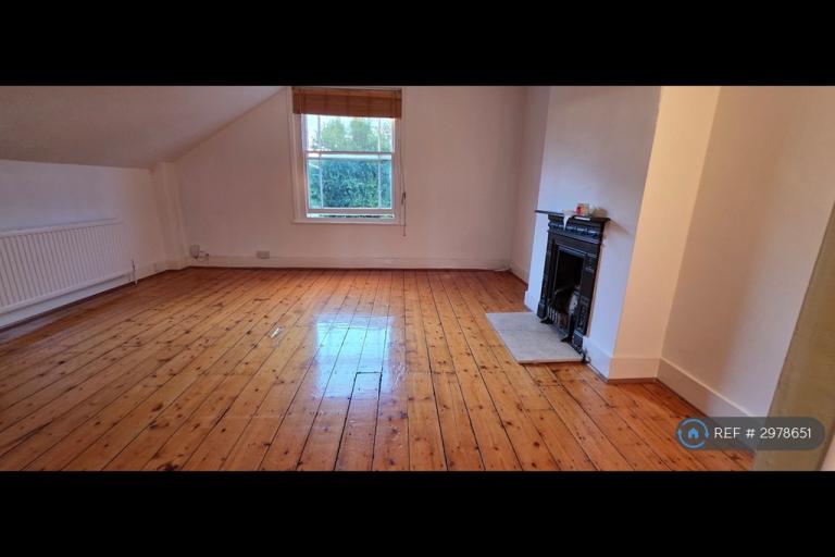 Flat Woodbury Park Road in Tunbridge Wells