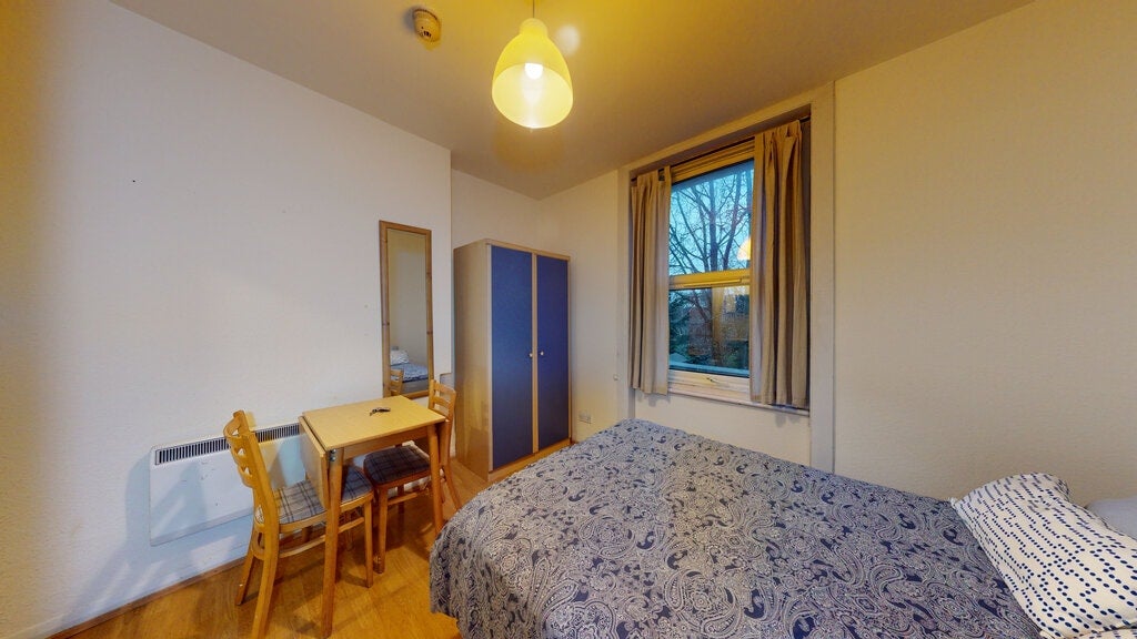 Room Park Avenue in Greater London