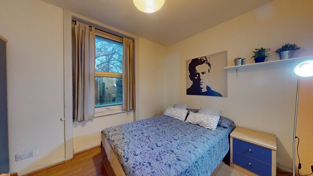 Room Park Avenue in Greater London