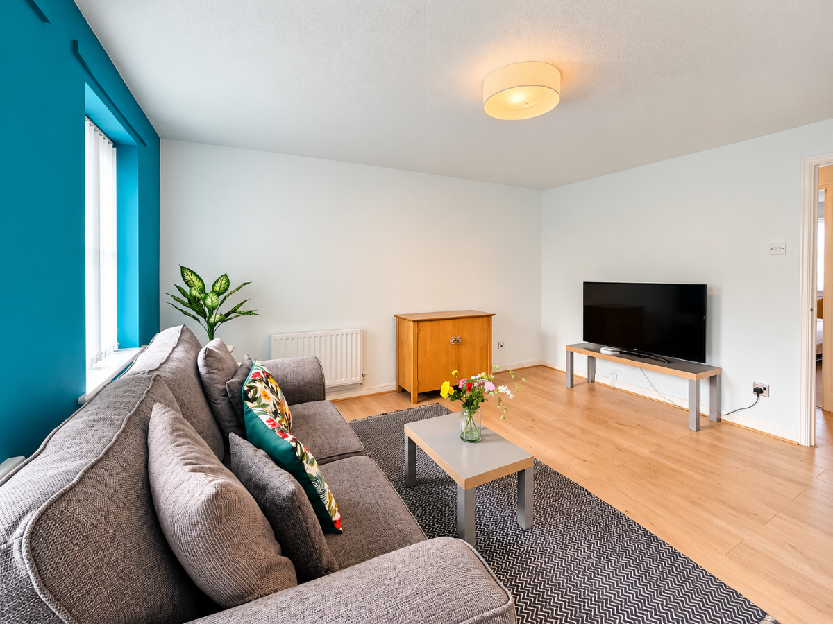 Flat Lancelot Court in Hull