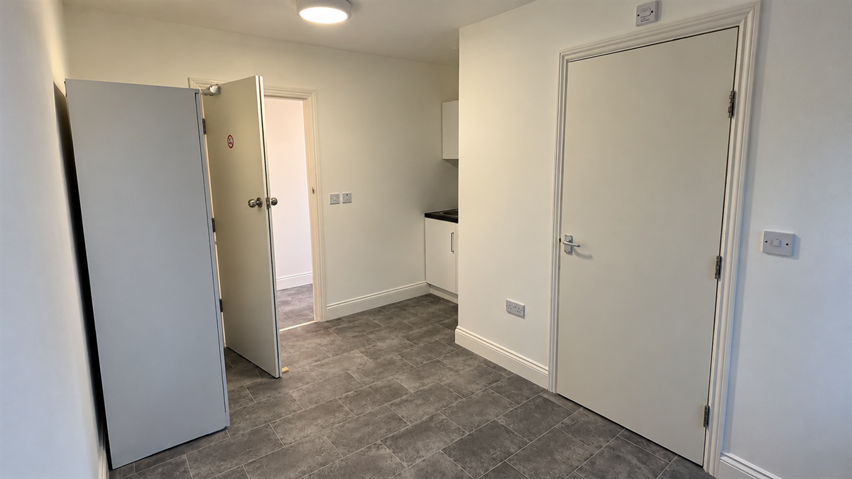 Room Brickfield Road in Greater London