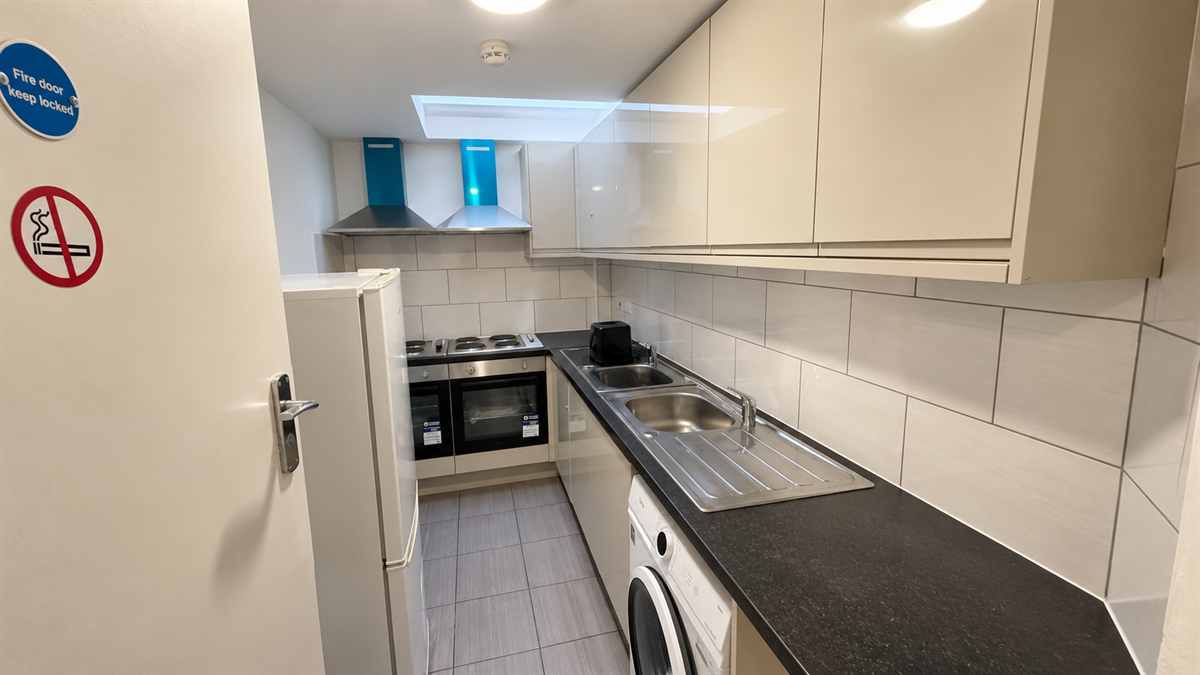 Room Brickfield Road in Greater London