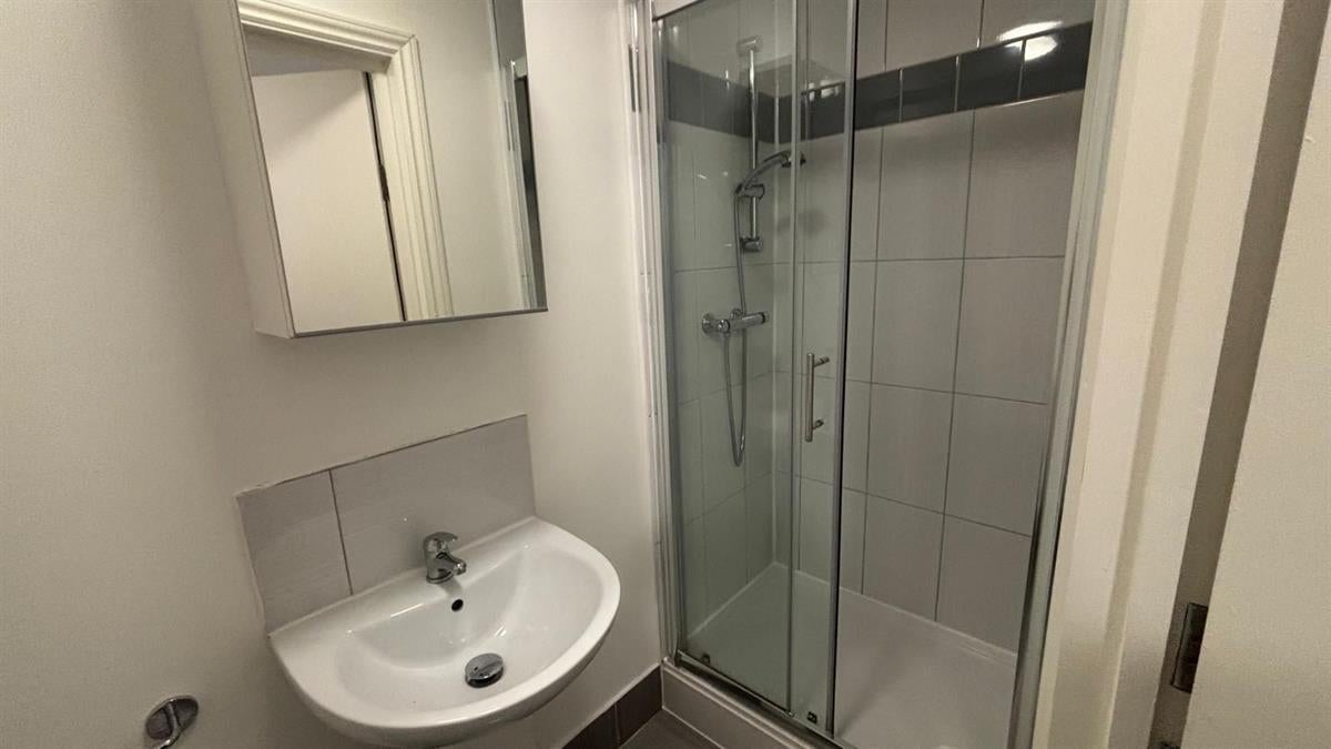 Room Brickfield Road in Greater London
