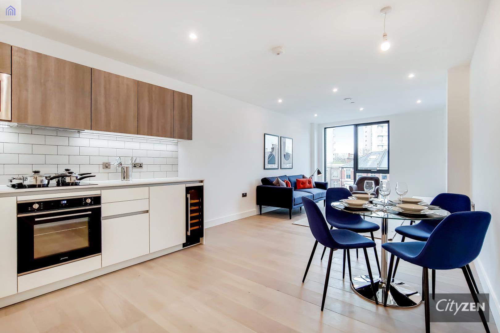 Flat Clapham Road in Greater London