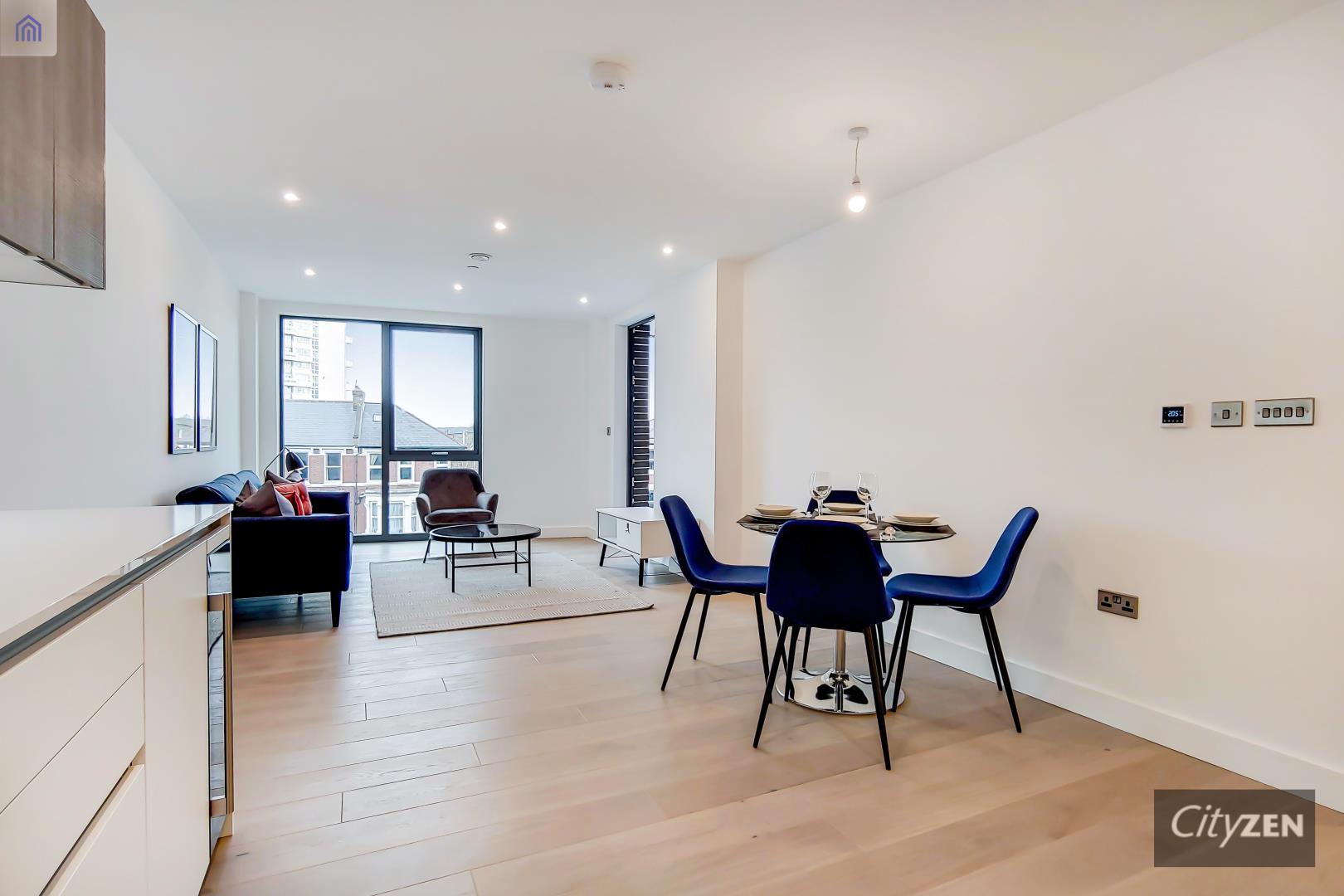 Flat Clapham Road in Greater London