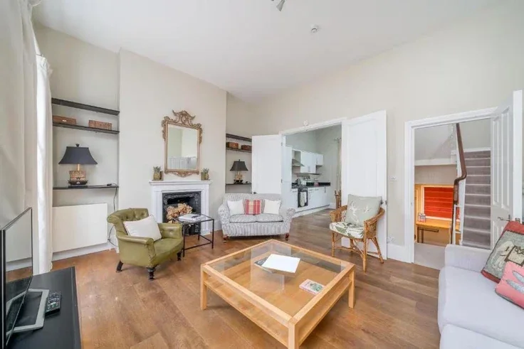 Flat Charlwood Street in City of Westminster