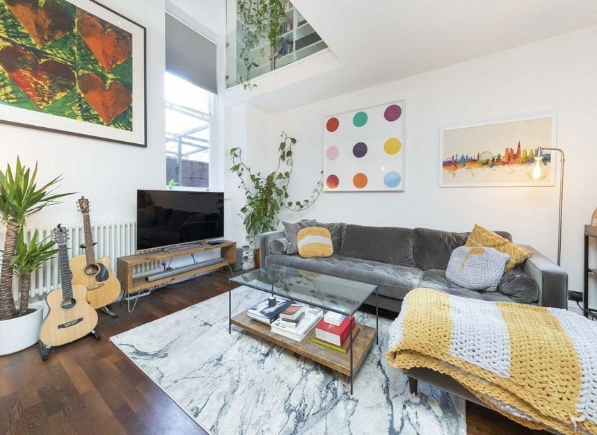Flat Georges Road in Greater London