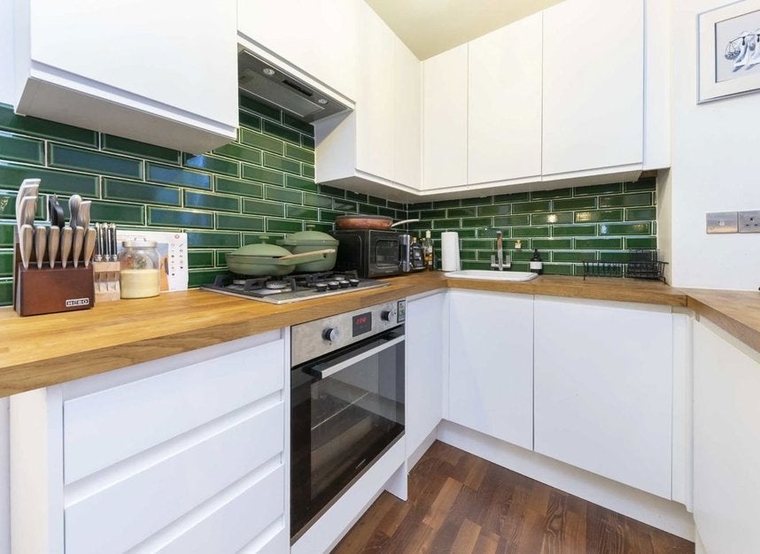 Flat Georges Road in Greater London