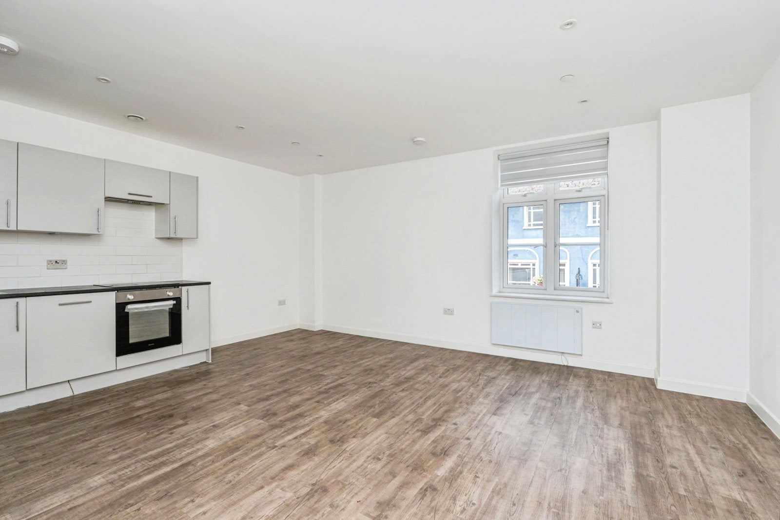 Flat Cambridge Road in Farnborough