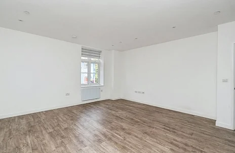 Flat Cambridge Road in Farnborough