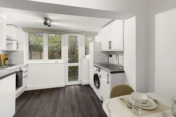 Flat Rainham Road in Greater London