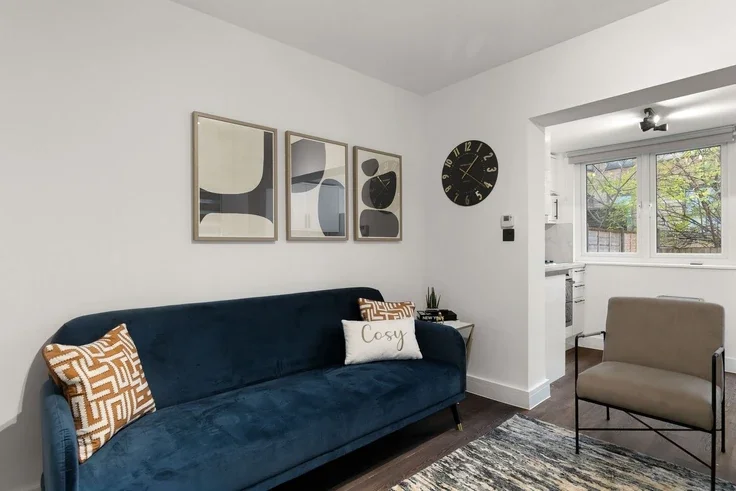 Flat Rainham Road in Greater London