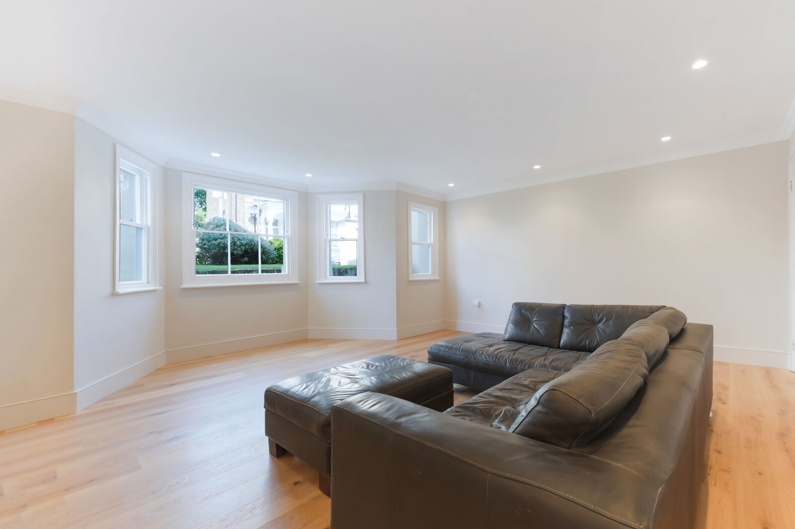 Flat Grove Road in Greater London