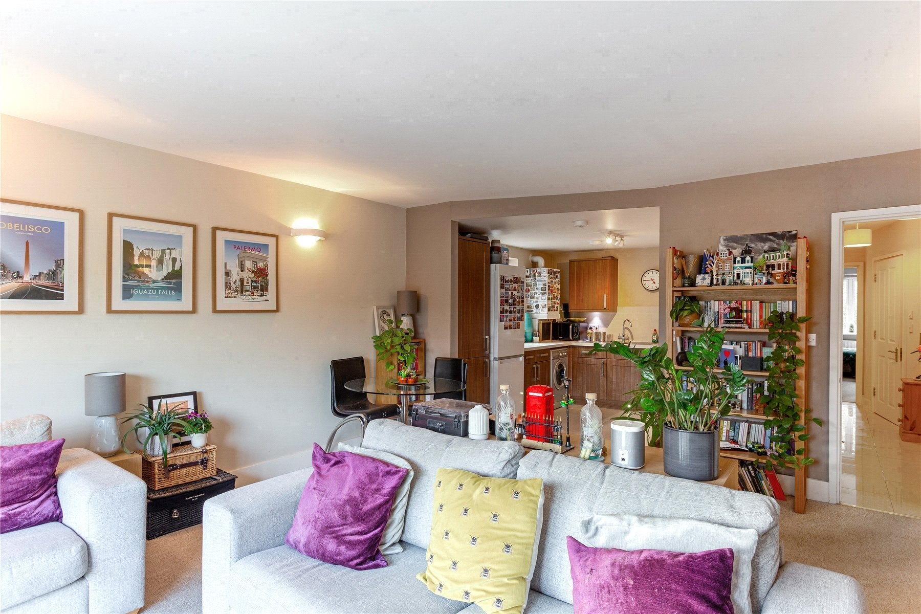 Flat Beaufort Road in Greater London