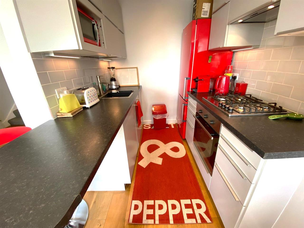 Flat Tremlett Grove in Greater London