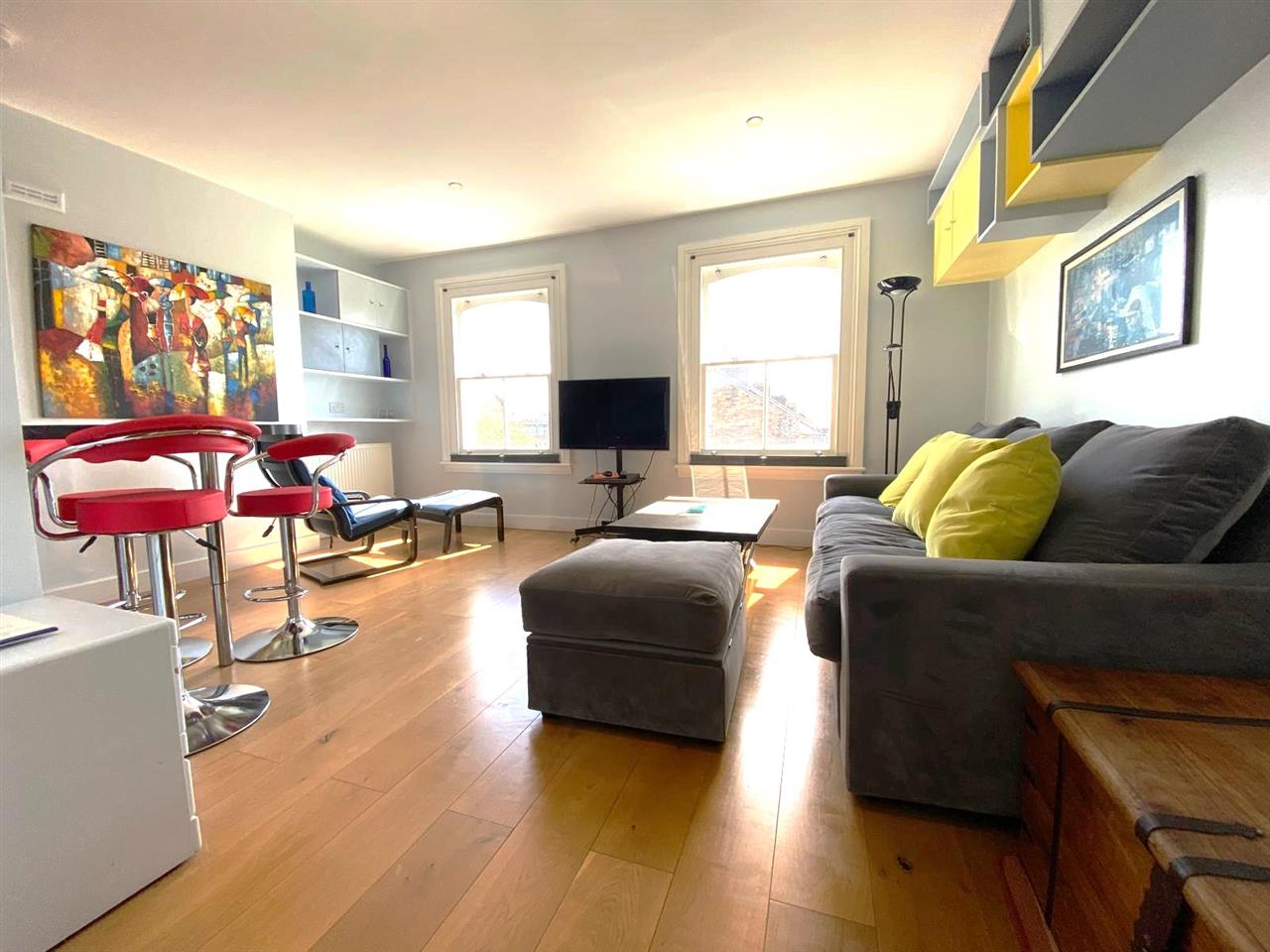 Flat Tremlett Grove in Greater London