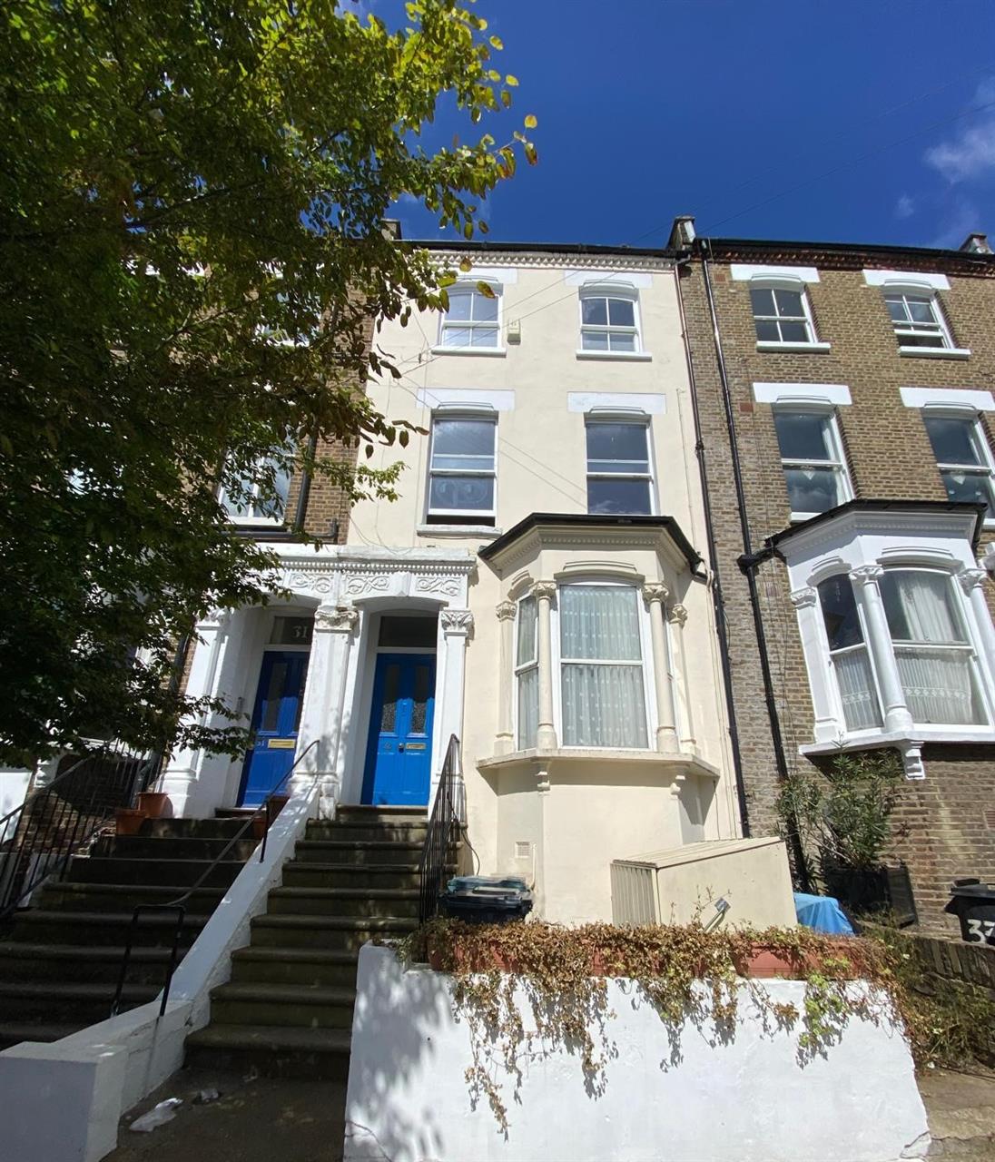 Flat Tremlett Grove in Greater London
