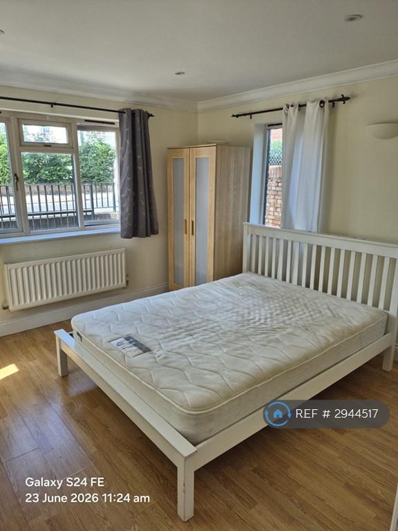 Room Perry Vale in Greater London