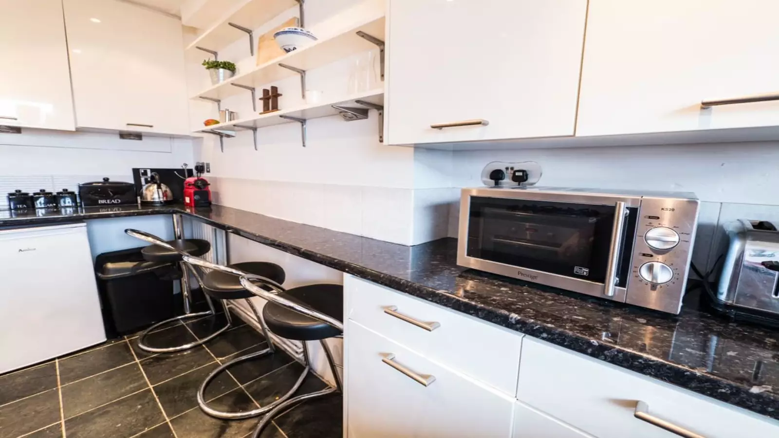 Flat Royal Crescent Mews in Greater London